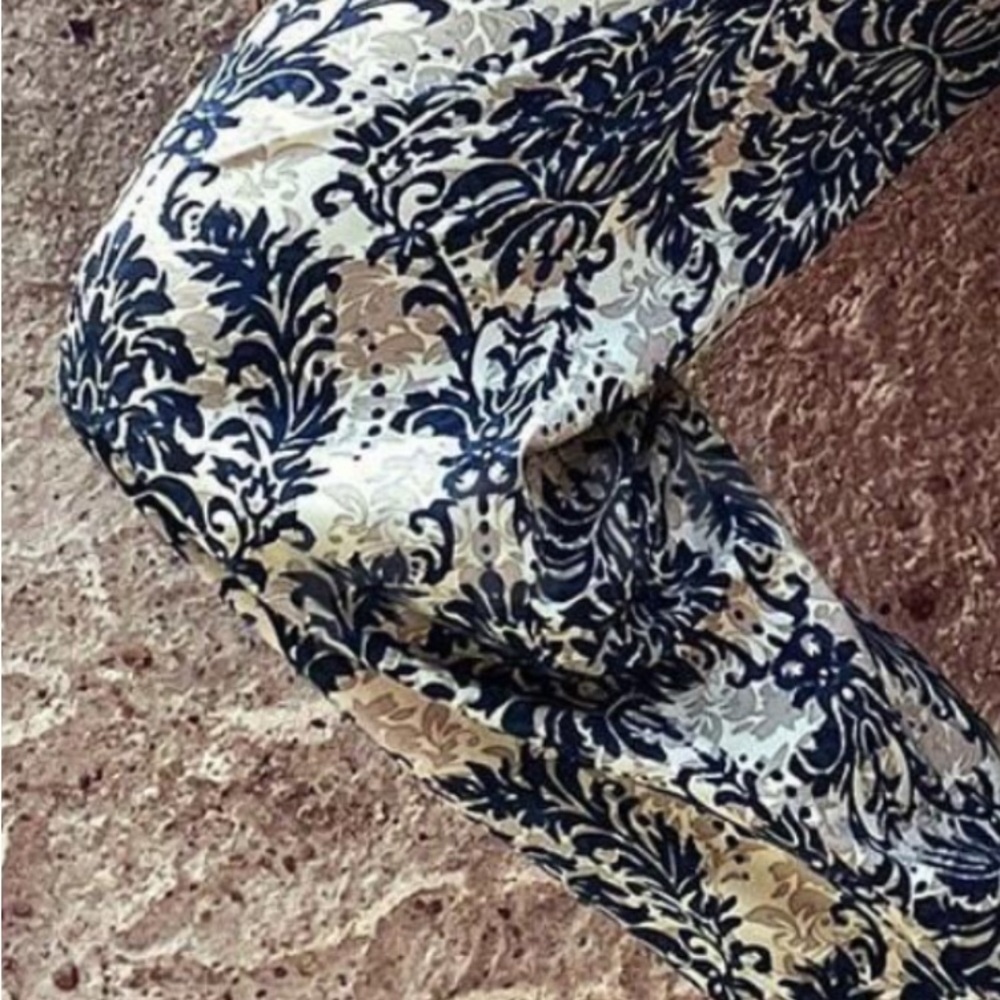 Bellanblue Floral Print Stretchy waist Pockets Joggers Pants - Picture 3 of 3